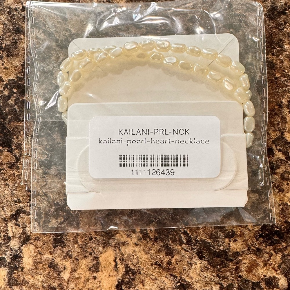 Carly Jean Los Angeles Kalani Pearl Heart Necklace - Picture 2 of 5
